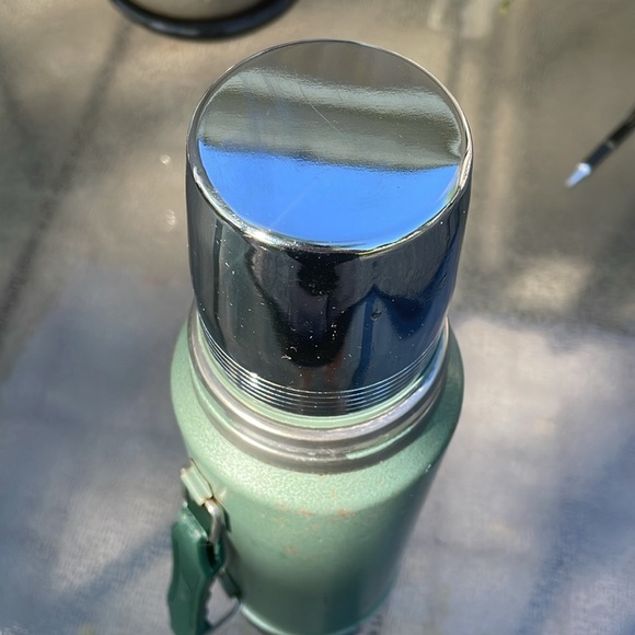 Vintage Stanley Aladdin thermos. Green with handle. Chrome lid and base. Quart - Picture 12 of 16